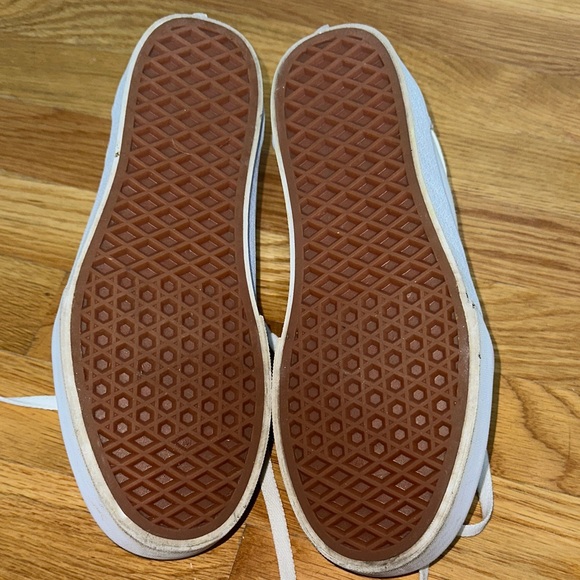 Vans Off the Wall White Canvas Shoes - Picture 4 of 6